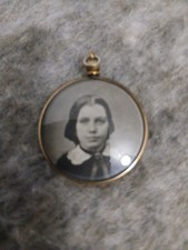 Mourning Jewelry Victorian/Edwardian 2-sided Glass Pendant With Photos Of Women