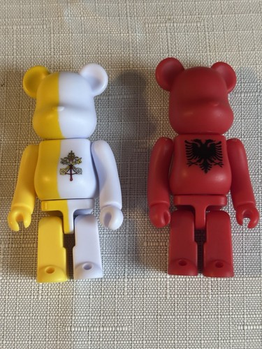 Bearbrick 100 series flag - bearbrick, 100%