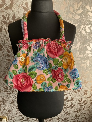 Stunning unusual handbag - stunning,