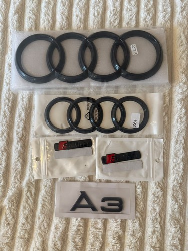 Audi gloss black - black, badge