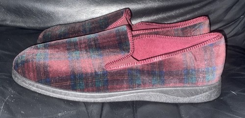 Mens size red and green - 11,