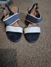 Wrangle Navy And Cream Sandals