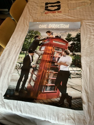 One direction hand - direction, signed