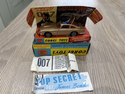 Corgi toys 261 james - toys,