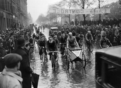 The three wheeler - , streets
