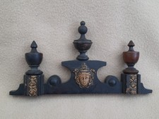 SMALL ANTIQUE CLOCK CREST