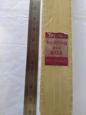 Twinco Vintage Plastic Knitting Needle Box