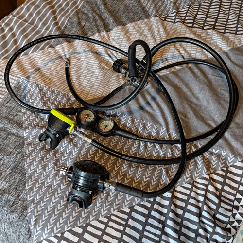 Scuba regulator set with - set,