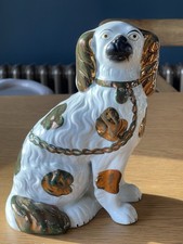 Antique, Staffordshire mantle