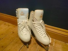 White Jackson Artiste size 9 figure skating ice skates  Pristine condition