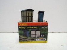 HORNBY SKALEDALE R9782 UTILITY LAMP HUTS X2 EXCELLENT BOXED (K1033)