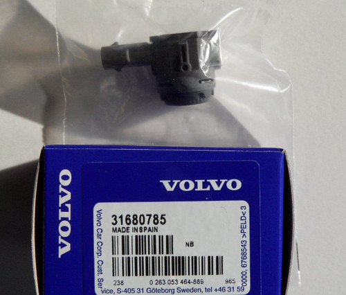 Volvo xc40 front centre - front, park