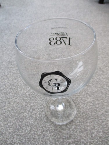 Schweppes gin and tonic - gin,
