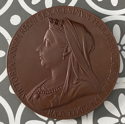 Queen victoria bronze - queen,