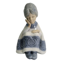 Porcellanas Miquel Requena Valencia Porcelain Figurine of a Sitting Lady Spain