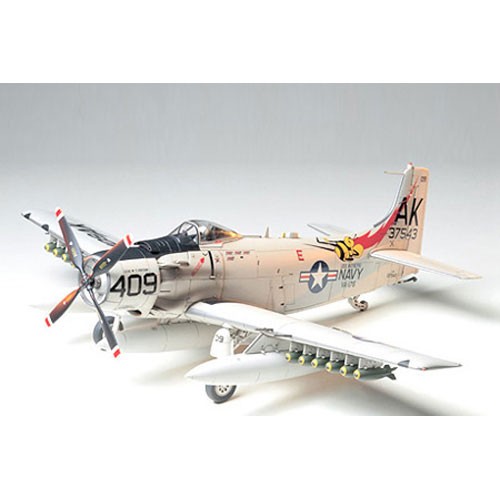 Tamiya 61058 skyraider s - skyraider,