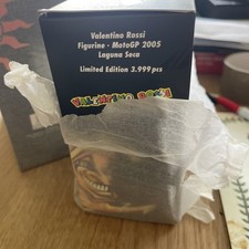 MINICHAMPS SITTING FIGURE 2005