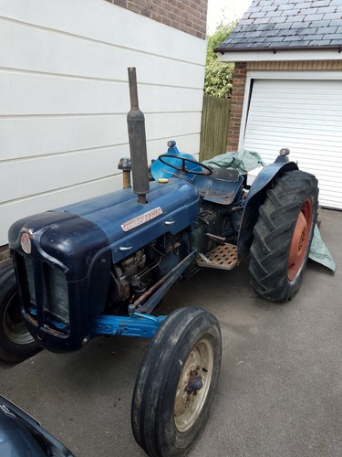 Fordson dexta tractor - fordson,