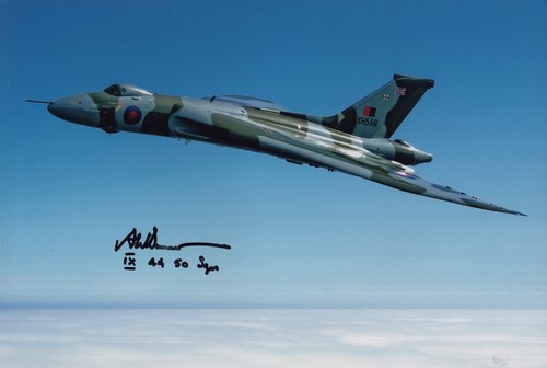 Raf squadron vulcan bomber - 44,