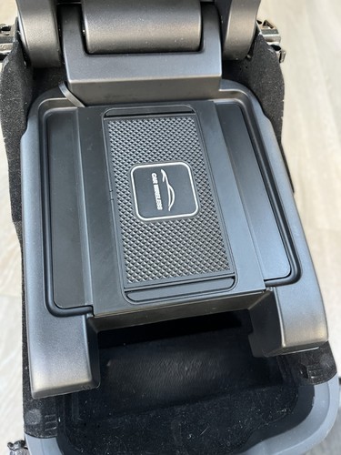 Wireless phone charging tray
