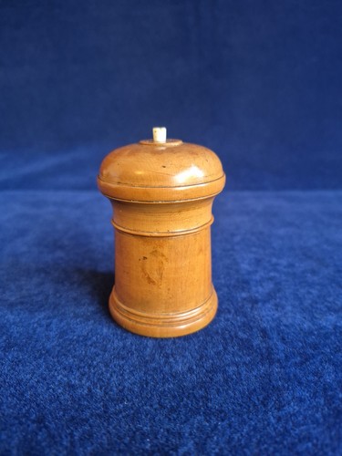 Fine 19th century turned - a,