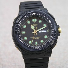 80s RETRO CASIO MRD-201W Diver Kanji Day/Date Quartz Watch - Japan Imported