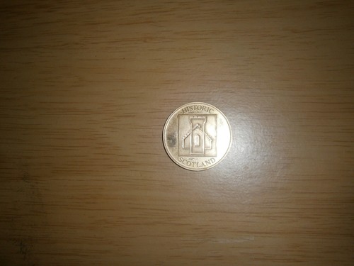 Gold tone stirling castle - gold,