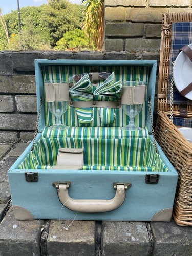 Luxury picnic basket wine - luxury,