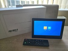 Digital Photo Frame 7-inch, Plug In And Play With Remote Control.