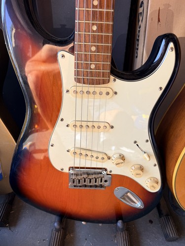 Electric guitar - electric,