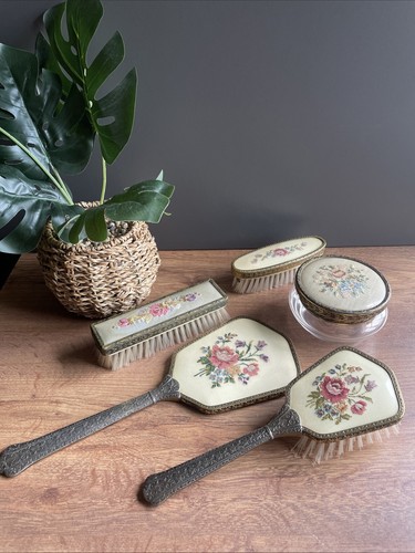 Vtg petit point - petit,
