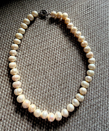 Freshwater pearl necklace - pearl, with