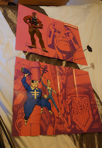 Judge dredd fold out - 2,