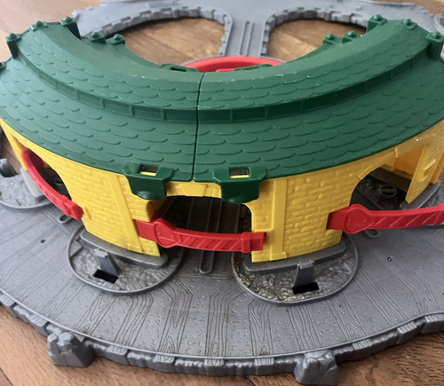 Thomas friends train shed - &,