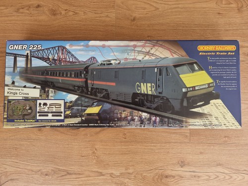 Hornby gner 225 train set - hornby,