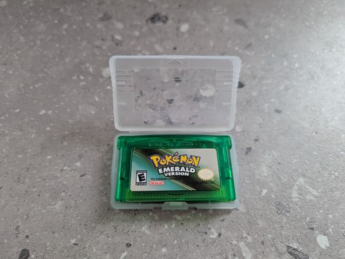 Pokemon emerald nintendo game - emerald,