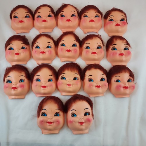 Plastic doll faces blue - 17,