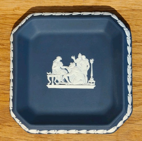 Dark blue wedgwood jasperware - dark,
