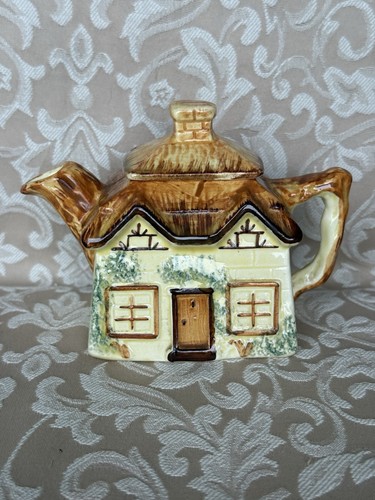 Keele street pottery - pottery, thatched