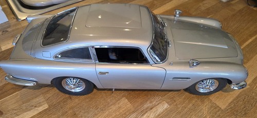 Eagle moss aston martin db5 - martin,
