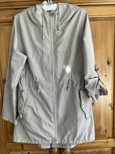 BEIGE PARKA IN A POCKET SIZE