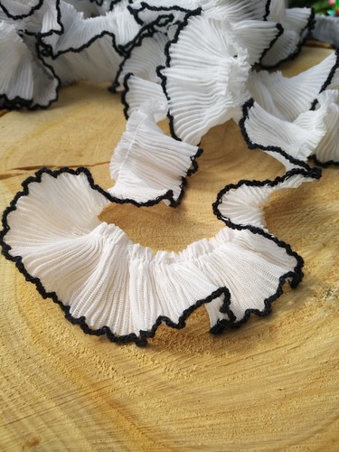 Ruffled fabric trim pencil - ruffled,