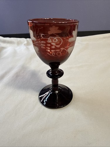 Vintage bohemian ruby - red, cut