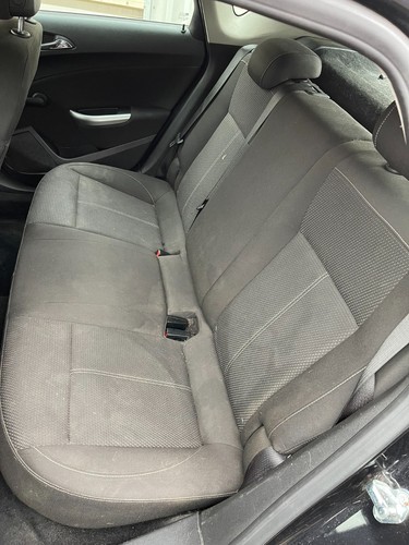 Vauxhall astra 2011 - vauxhall,