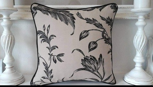 One laura ashley lloyd - laura,
