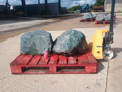 Large granite garden - , 2