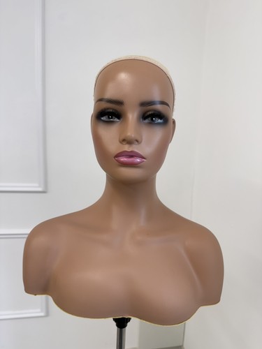 Mannequin head with shoulders - head,