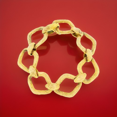Rare vintage 9ct yellow gold - rare,