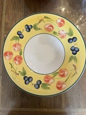Beautiful, large, hand painted Italian fruit / serving / dessert bowl. VARM. 
