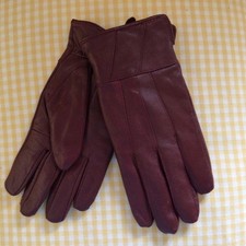 Ladies Burgundy Leather Gloves.  Size S/M - New